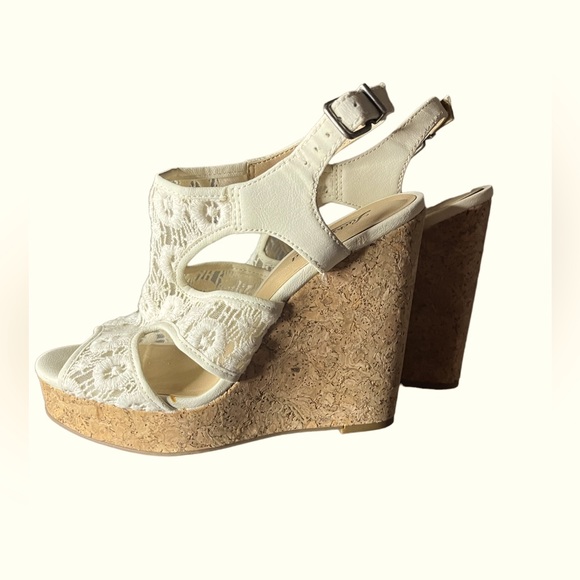 NEW! Lucky Ranette Wedges - Picture 5 of 11